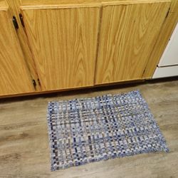 Tub/door/cabinet rug.