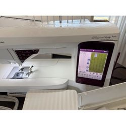 Huskvarna-Ruby Royale Computerized Combo Sewing/embroidery Machine. With Owners Manual.