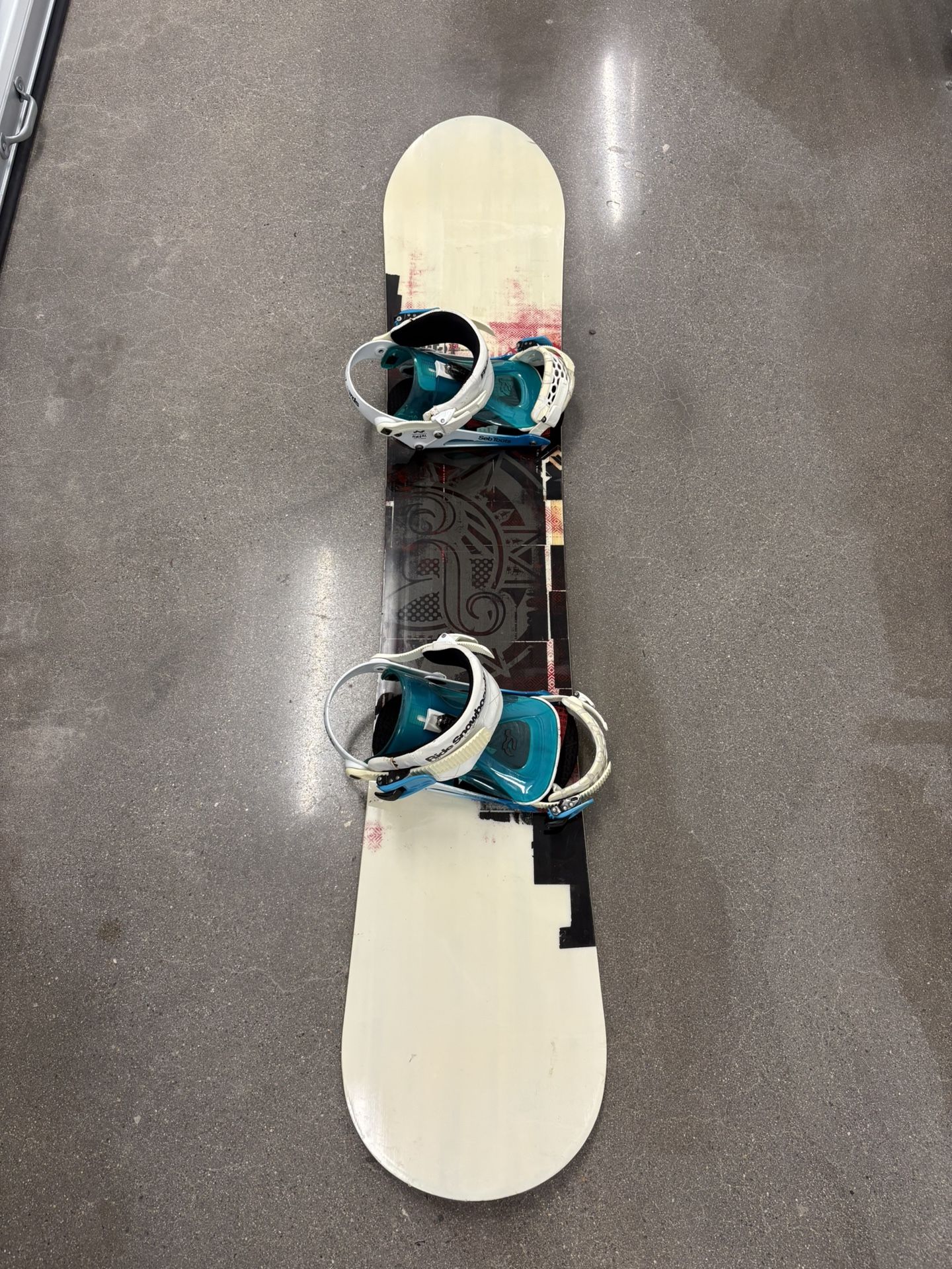 Ride Control 158CM Men’s Snowboard Includes Ride Bindings