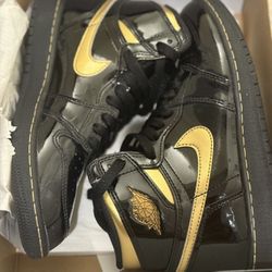Air Jordan 1 Retro Metallic Gold