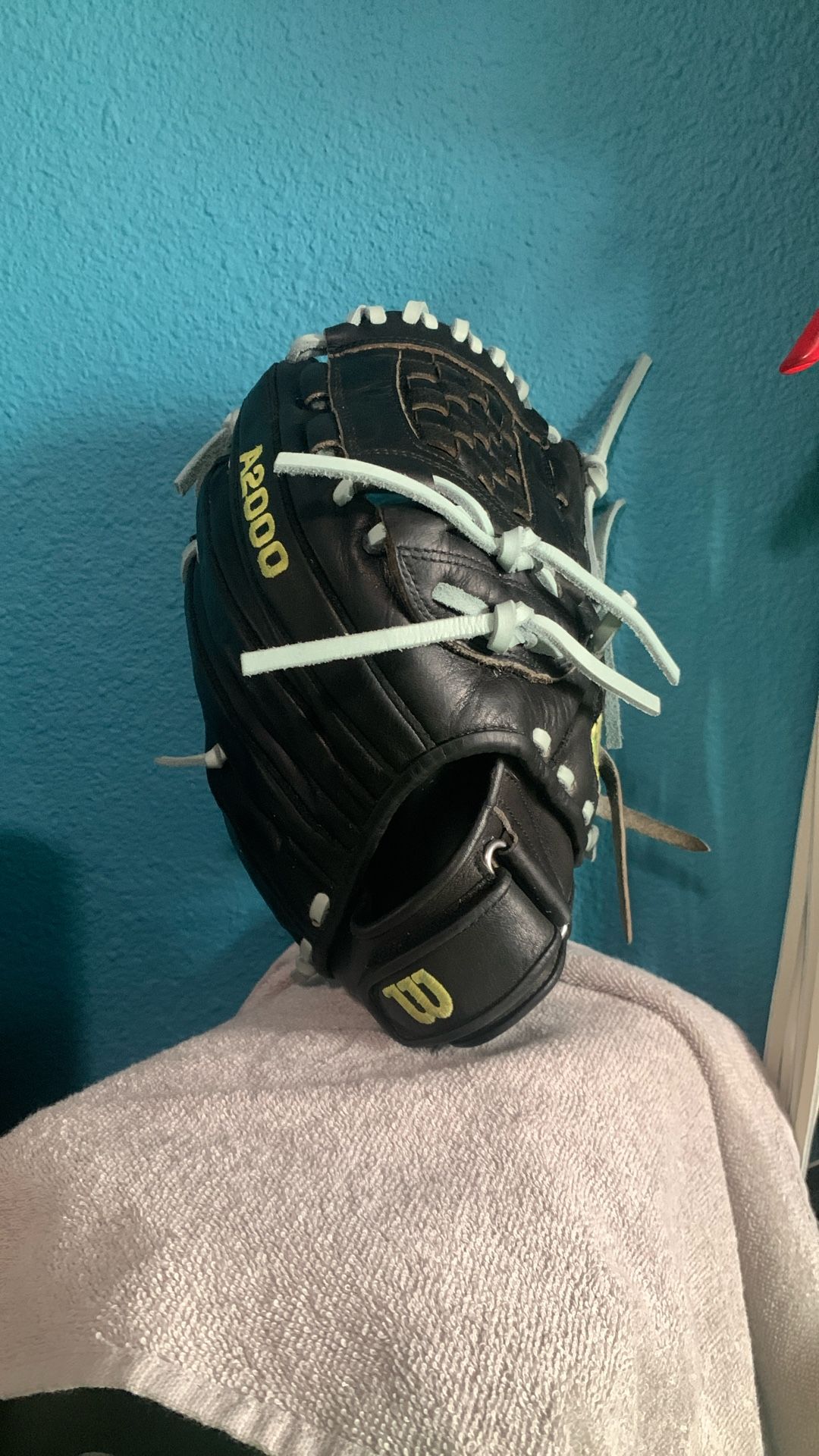 Wilson A2000 Softball Glove