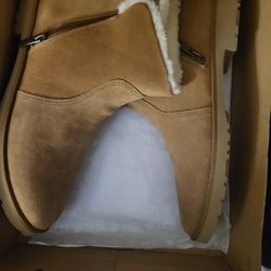 WOMEN'S SIZE 10 UGG 100.00 FIRM