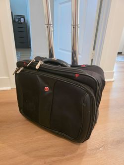 Swissgear Wenger Patriot Rolling Business Luggage