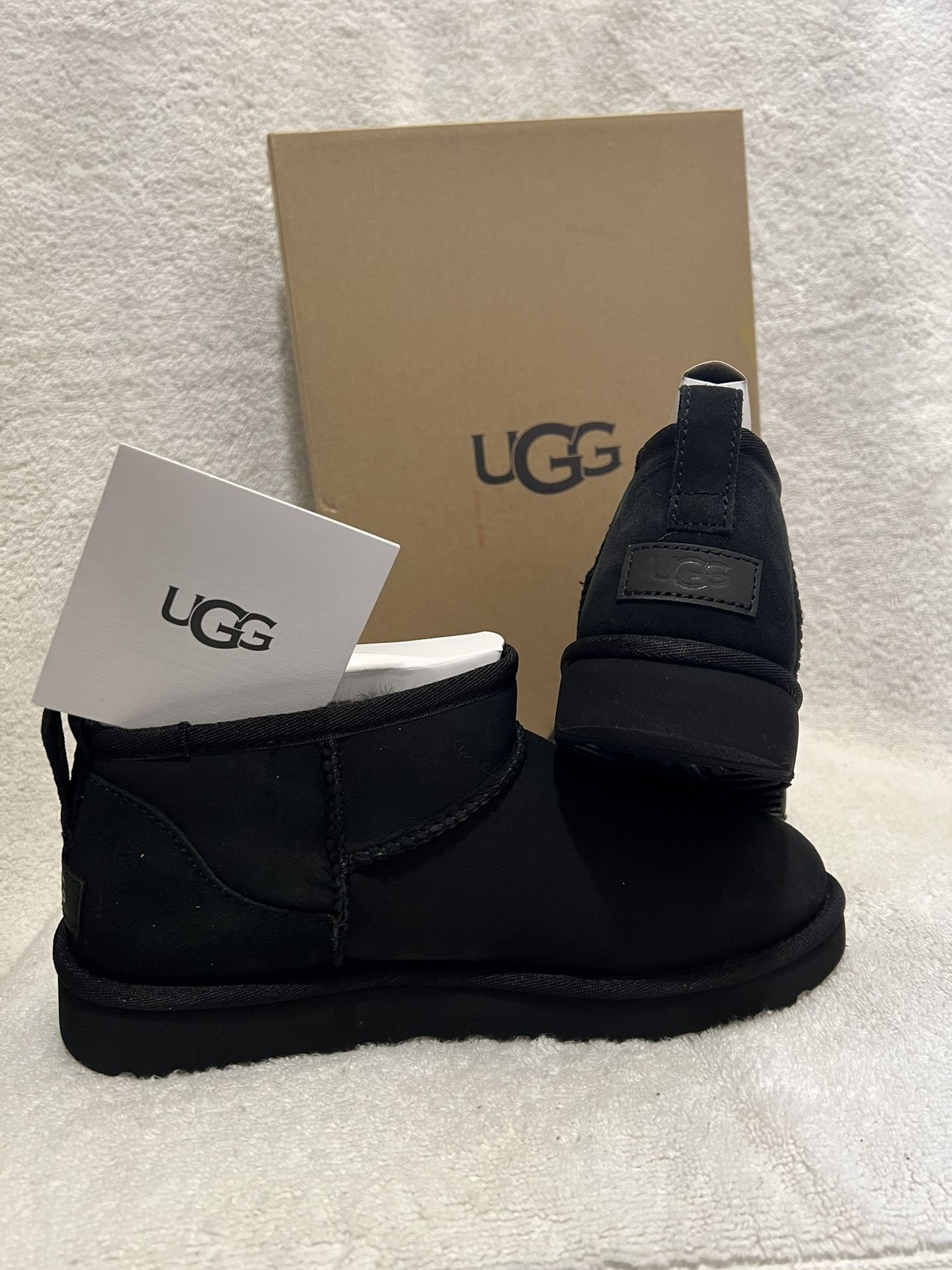 Ugg Classic Ultra Mini ll Size 5 Authentic 💯black Pick Up Only 🙋♀️