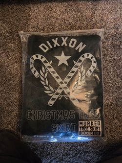 Dixxon Murked tree skirt