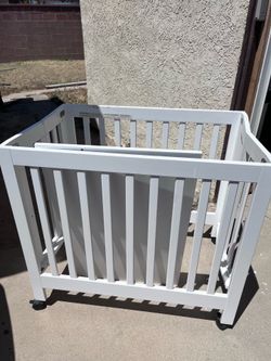Babyletto Origami mini crib