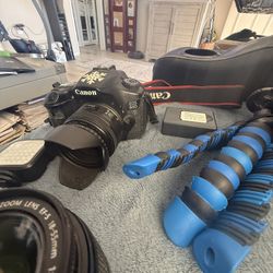 Canon EOS 60D Camera With 2 Telephoto Lenses, Tripod, Light And Backpack!