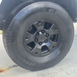 285/75/r16 Cosmo El Jefe HT2 Tires on Toyota Tacoma OEM 16” Wheels