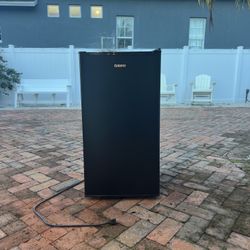 Galanz Mini Fridge