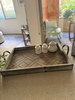 Serving Tray + free salt + pepper shaker & mini pot