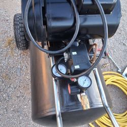 Craftsman  Compressor 130  Psi  W/attachments 