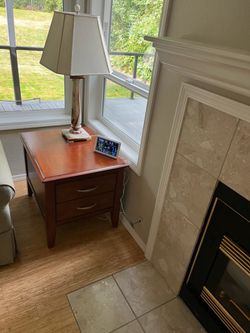 2 end tables and lamps