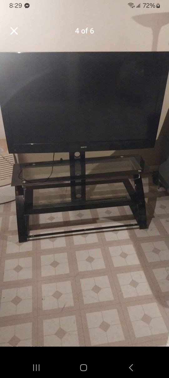 Plasma Tv Not Smart 56 Inch Come With Antena To See The Channel Great Condiction