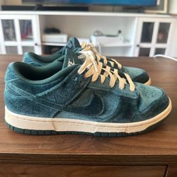 WMNS Nike Dunk Low “Green Velvet”