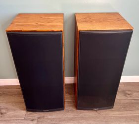 Klipsch KG 5.2 Stereo Speakers Excellent Condition