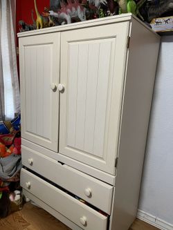 Dressers Set