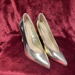 Gorgeous Shiny Gold 4” High Heels Size: 7.5 *NEW*