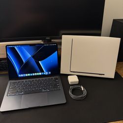 MacBook Air 13.6" With M2 Chip