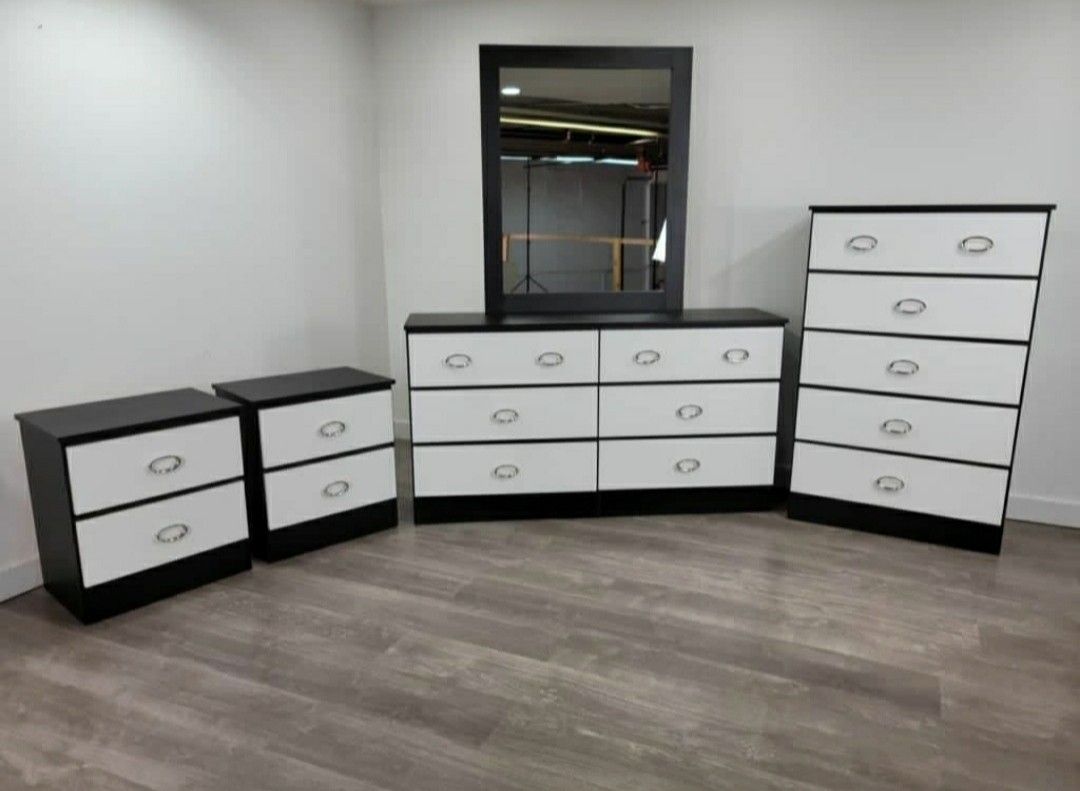 Dresser With Mirror Chest And Two Nightstand // Cómoda Con Espejo Gavetero Y Dos Mesitas De Noche