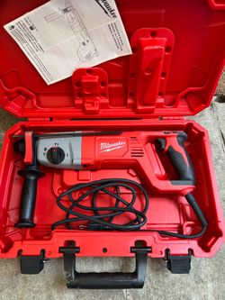 Milwaukee 8 Amp Corded 1 in. SDS D-Handle Rotary Hammer
