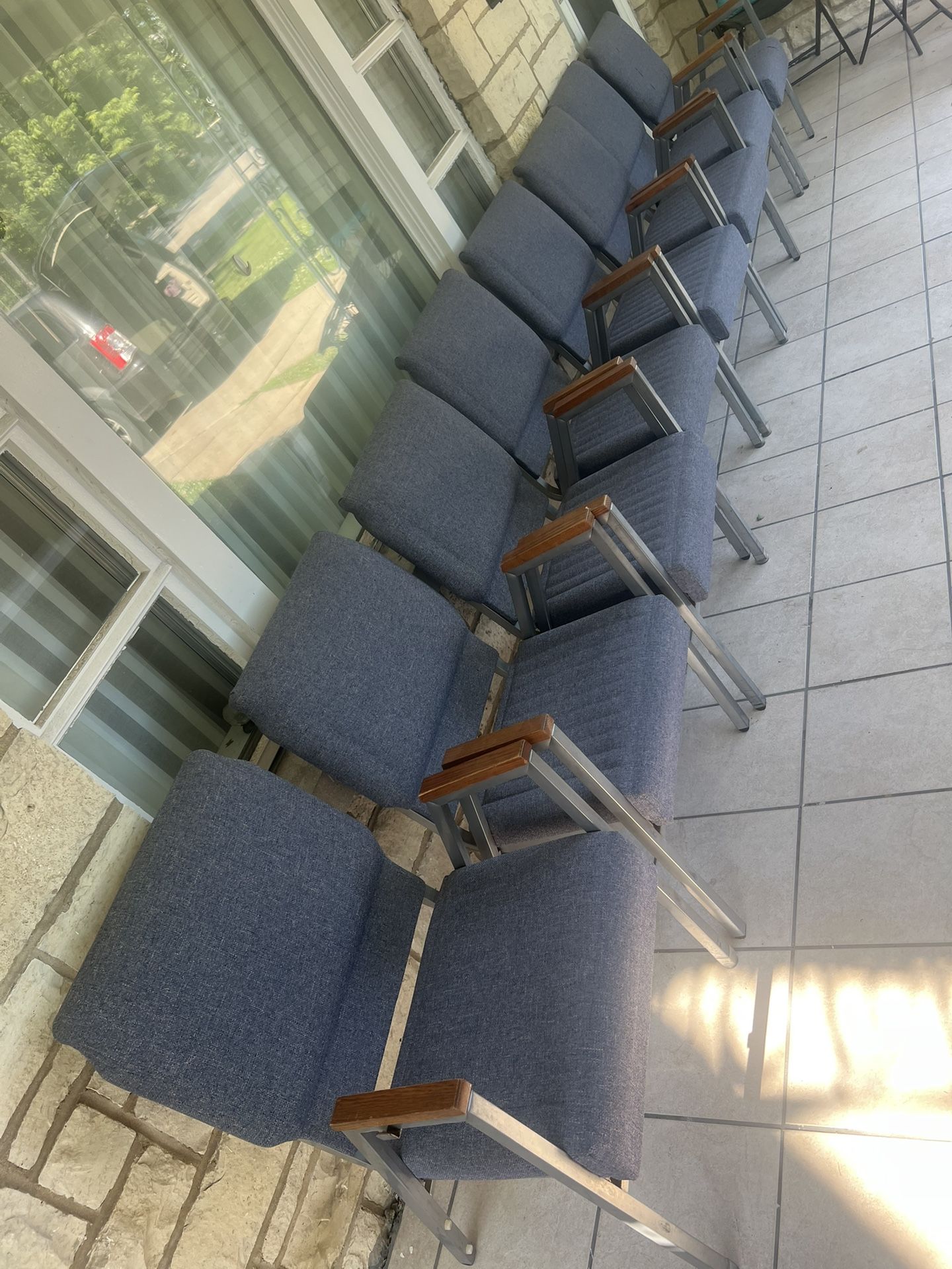 Set of 8 stackable chairs