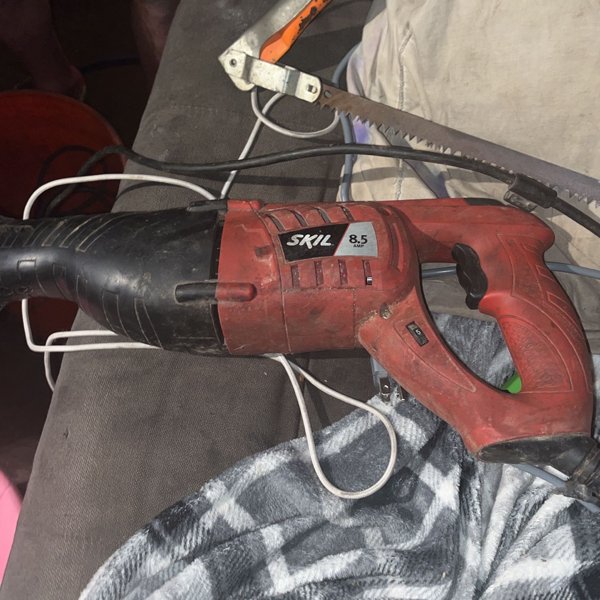 SKIL 9205 8.5 AMP RECIPROCATING SAW WITH VARIABLE SPEED DIAL c-x