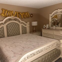 🔥 Luxury King Bedroom Set – Excellent Condition 
