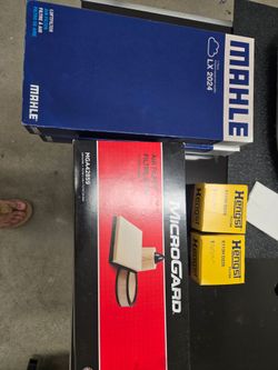 2016 Cayenne 2 oil filters and 4 air filters