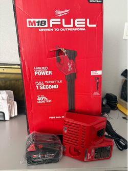 Milwaukee fuel m18 blower with charger and battery