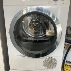 Bosch Axxis Stackable Washer & Dryer