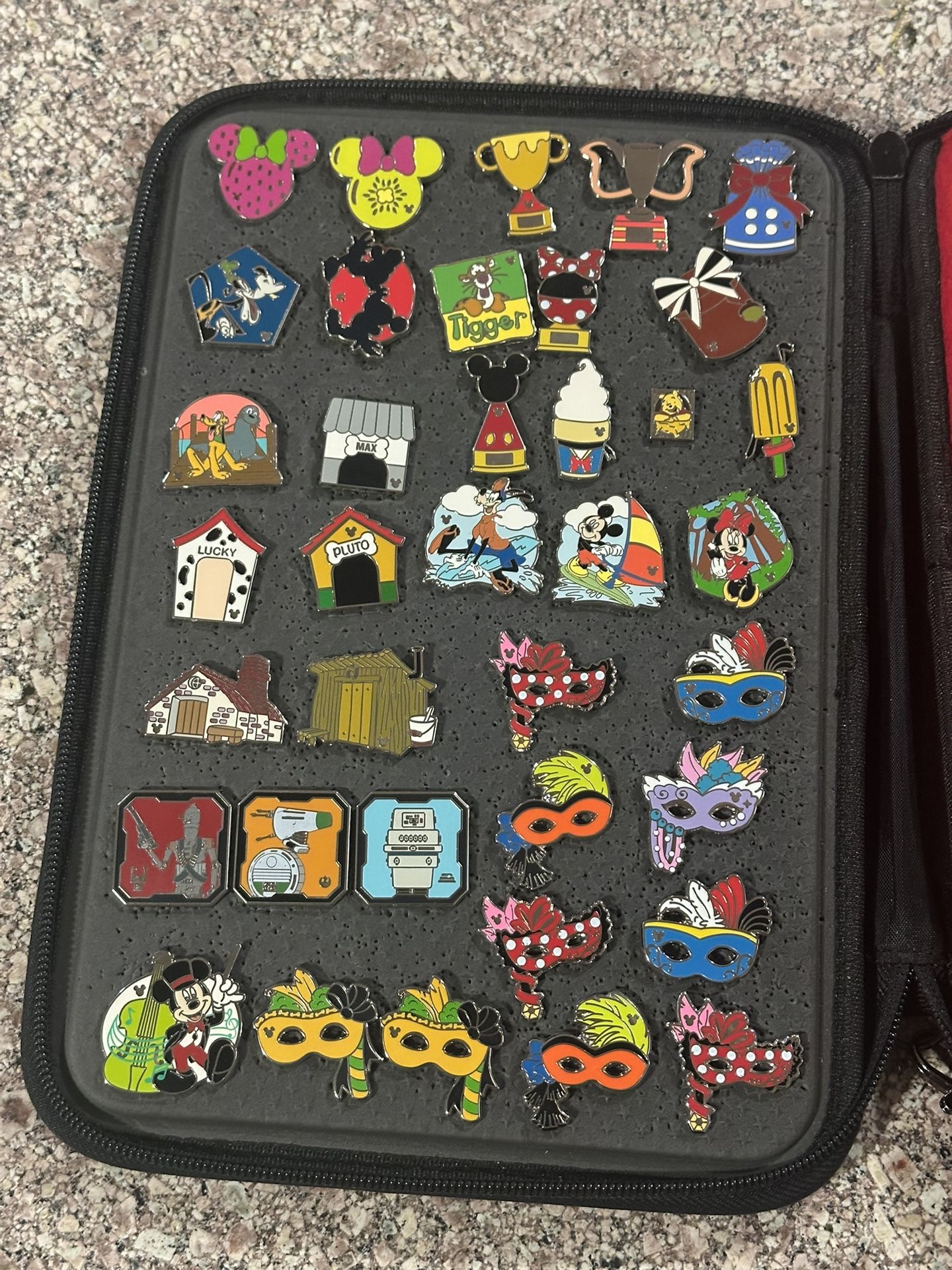 Disney, Pins
