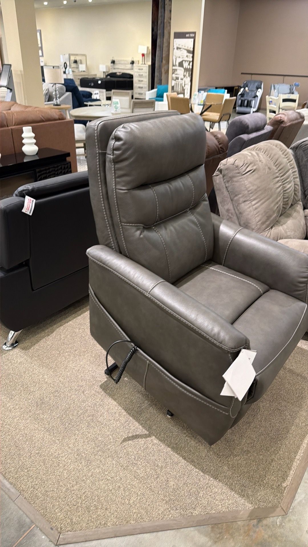 Strawbill Power Lift Recliner
