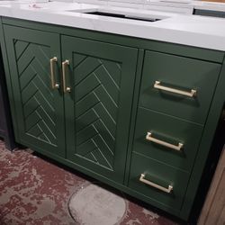 42in Bathrolm Vanity With Quartz Top And Sink Included