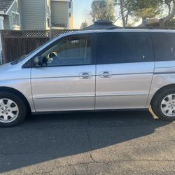 2003 HONDA ODYSSEY VAN. Smogged & Registered. $2400 Obo