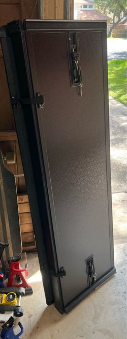 Ram 1500 Tri-Fold Tonneau Cover