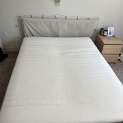 Queen bed/bedframe