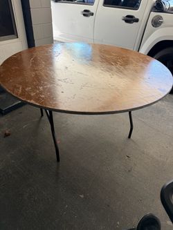 Round Folding Banquet Table for 8 people