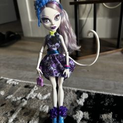 Monster High Catrine DeMew Bloom N Gloom