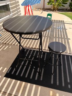 Black Round Bar Table with Stool
