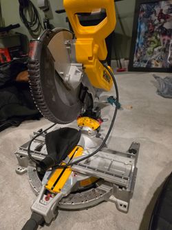 DeWalt Sliding Compound Miter Saw