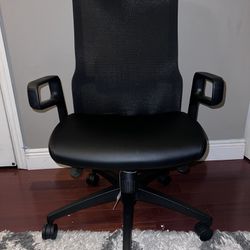 Novo Desk Chair
