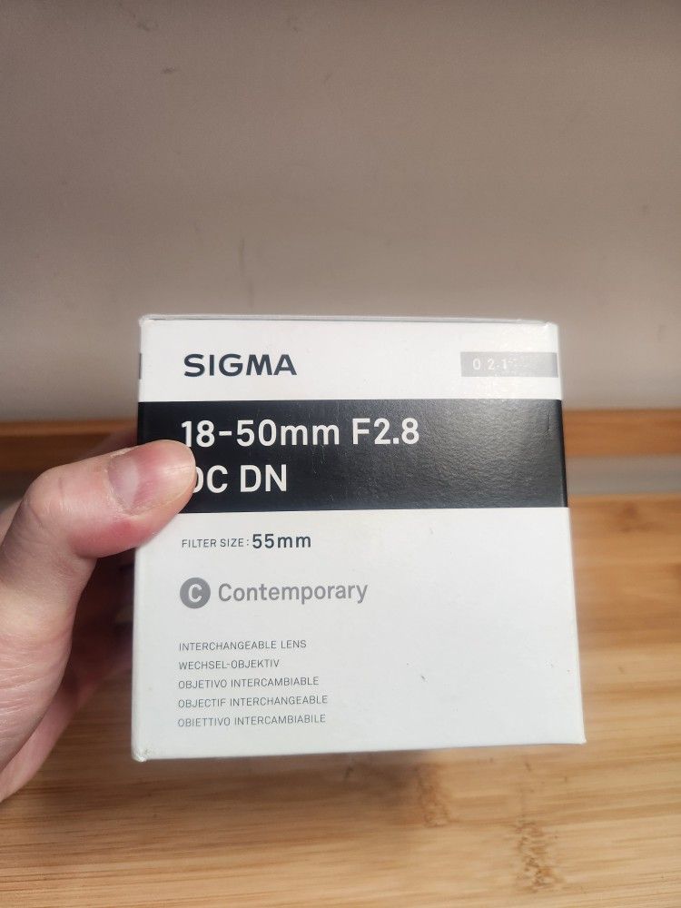 Brand new Sigma 18-50mm f2.8 DC DN Lens For Sony E