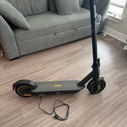 Gotrax Black n yellow scooter