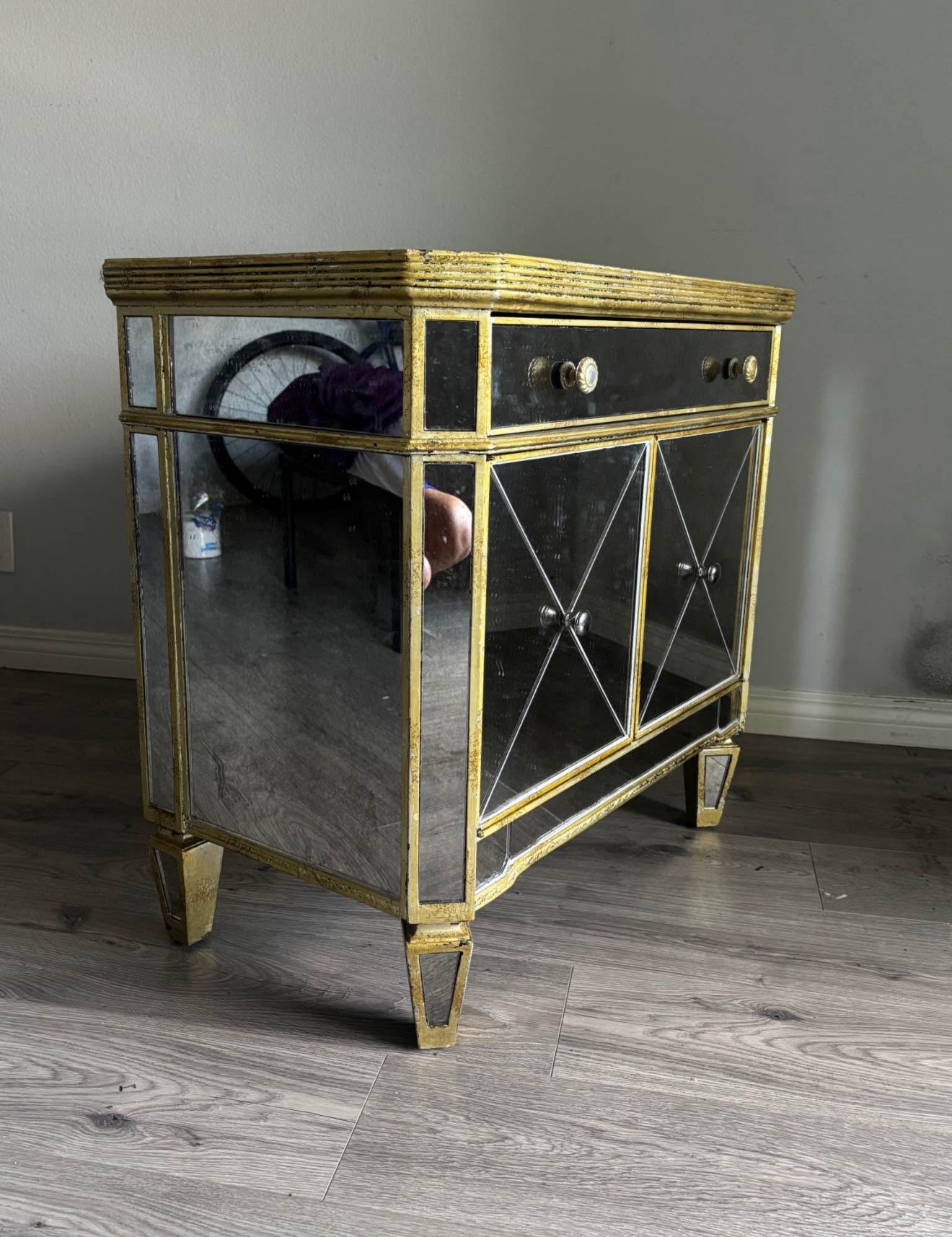 MIRRORED NIGHTSTAND 
