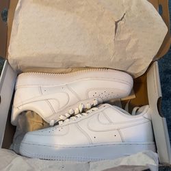 BRAND NEW Nike Air Force 1 Low Triple White – Clean / New – [SIZE 9]