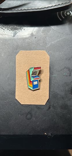 Vintage arcade retro pin