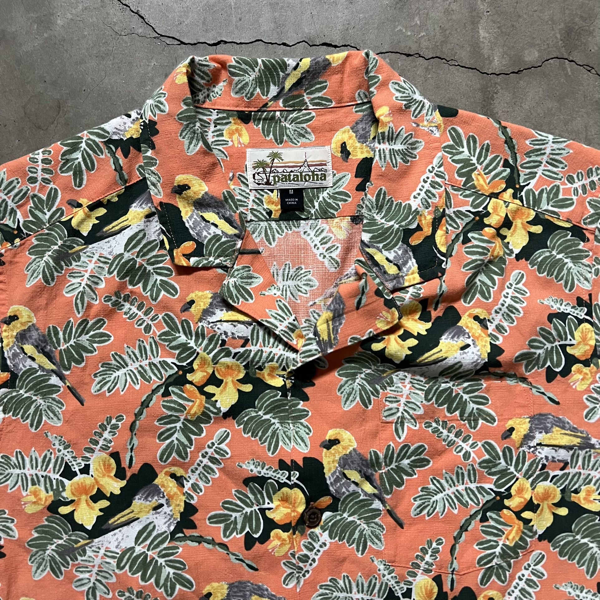 Patagonia Pataloha Camp Collar Hawaiian Floral Short-Sleeved Button-Up Shirt M