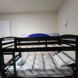 Bunk Bed, Twin Over twin *mattresses included