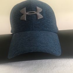   2 Medium And Small Underarmour And Náutica Cap 