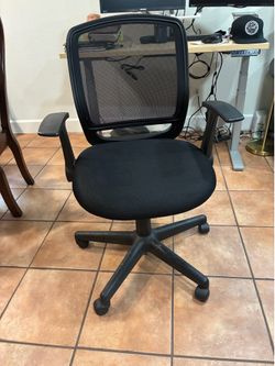 BEAUTIFUL BLACK DESK CHAIR IN REALLY GOOD CONDITION